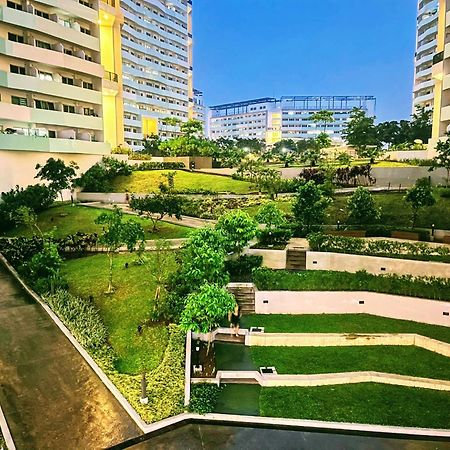 Acellyne'S Suites At The Residences At Commonwealth By Century Quezon City Extérieur photo