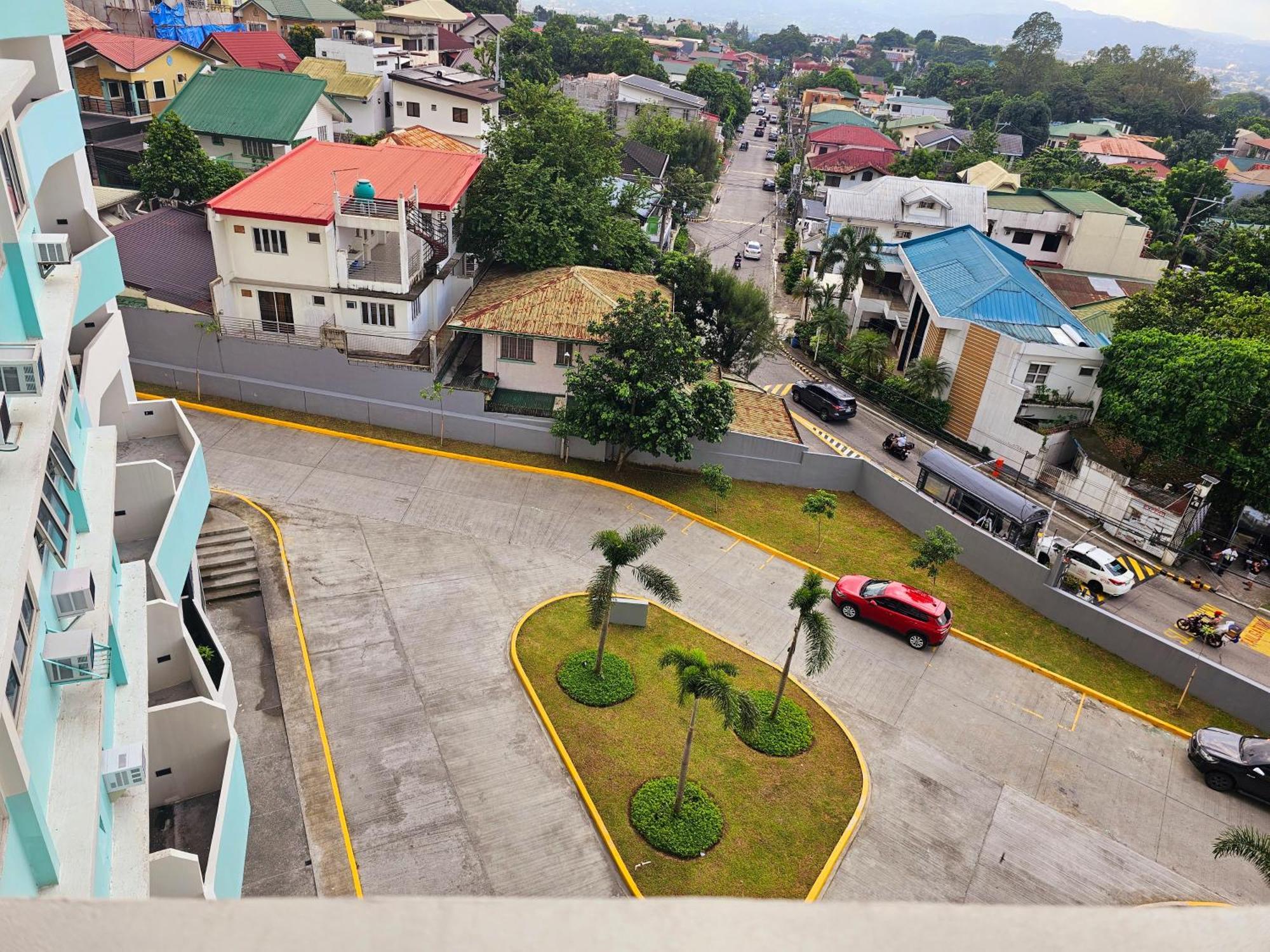 Acellyne'S Suites At The Residences At Commonwealth By Century Quezon City Extérieur photo