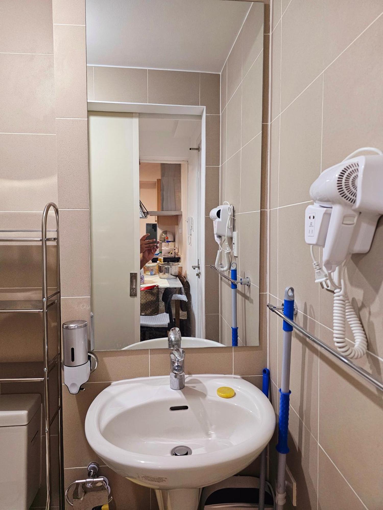 Acellyne'S Suites At The Residences At Commonwealth By Century Quezon City Extérieur photo