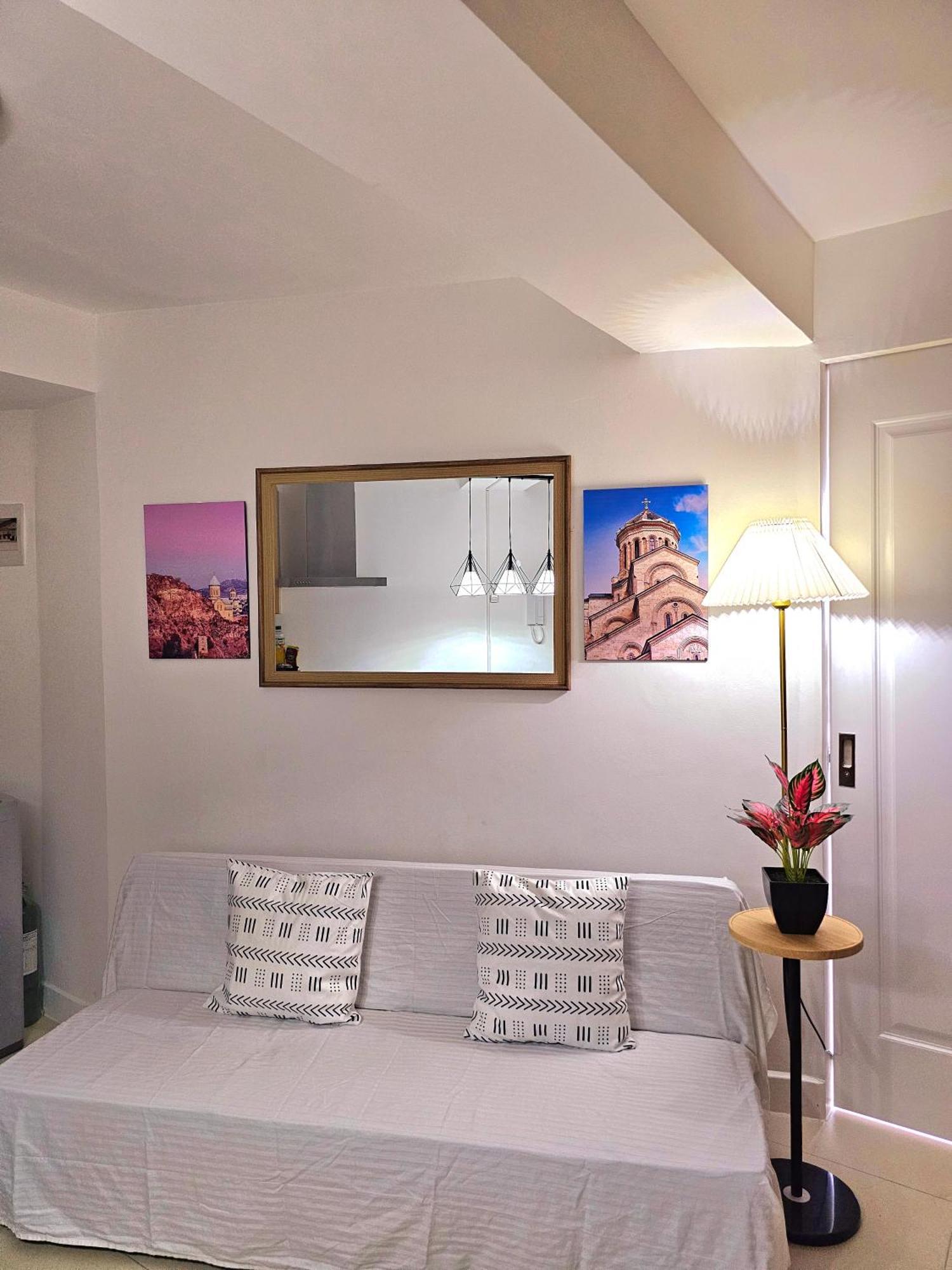 Acellyne'S Suites At The Residences At Commonwealth By Century Quezon City Extérieur photo