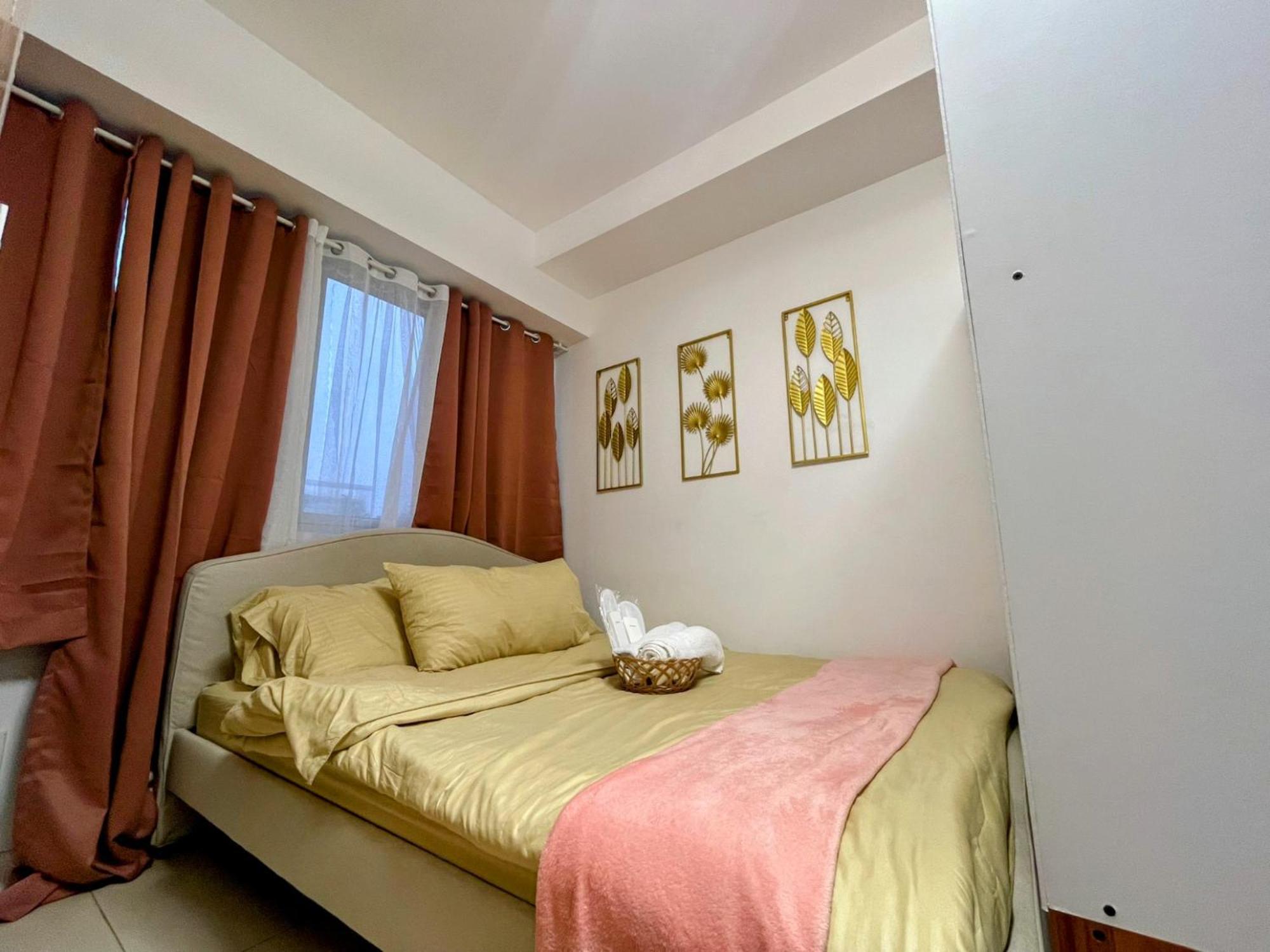 Acellyne'S Suites At The Residences At Commonwealth By Century Quezon City Chambre photo