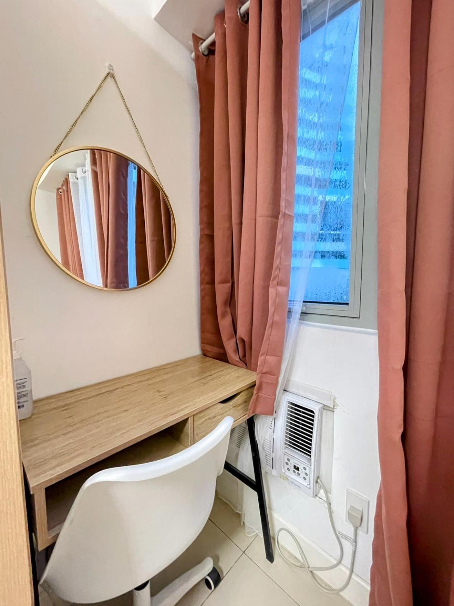 Acellyne'S Suites At The Residences At Commonwealth By Century Quezon City Chambre photo