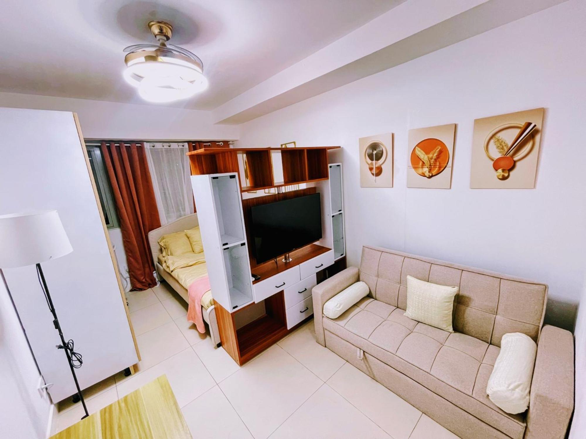 Acellyne'S Suites At The Residences At Commonwealth By Century Quezon City Chambre photo